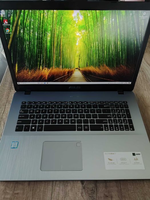 Asus R702U 17.3' i3 8TH/8GB RAM/256 SSD/500GB/Win 10