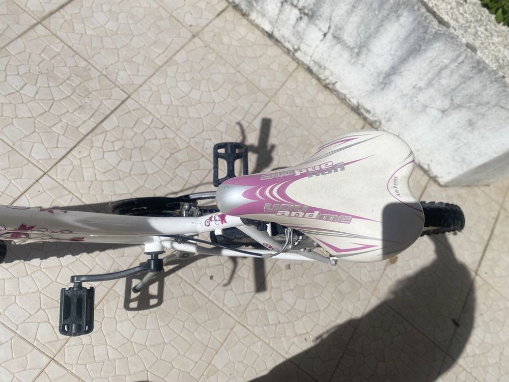 Bicicleta crianca rosa e branca