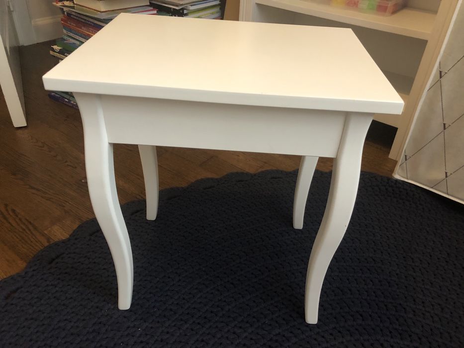 Biały taboret stołek Ikea Tinius
