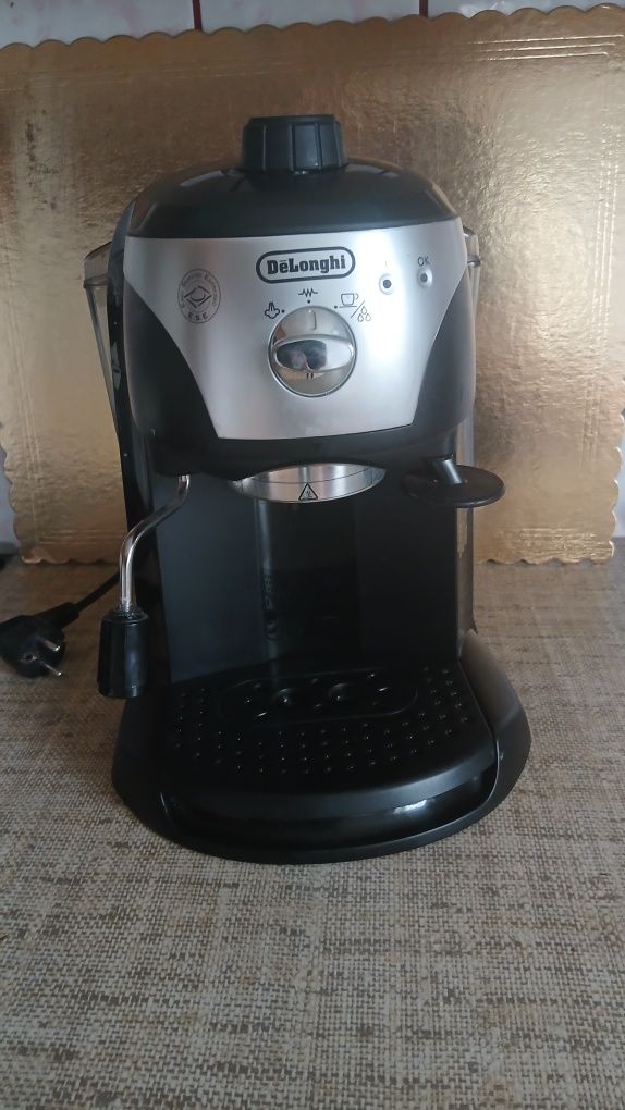 Ekspres kolbowy De'Longhi