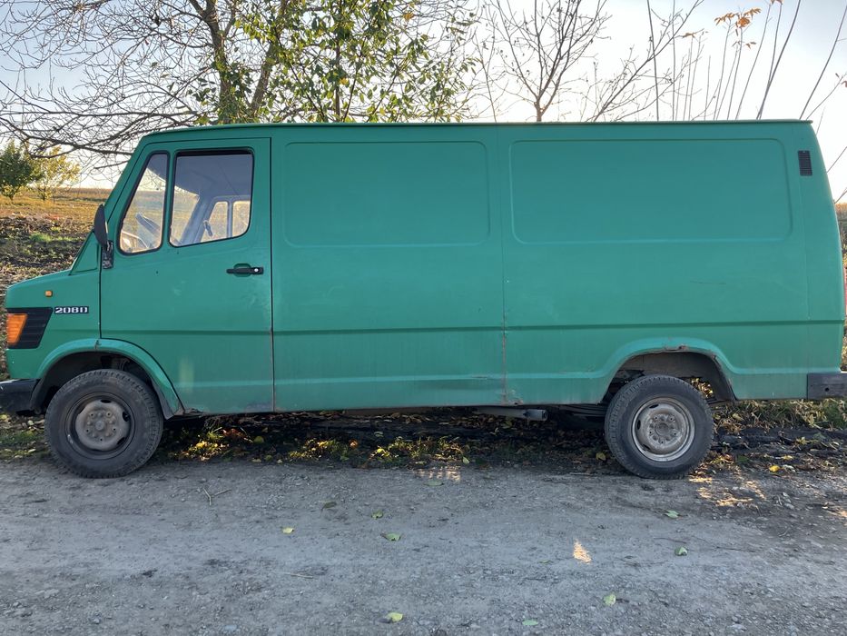 Продається надійне авто Mersedes D208 T1