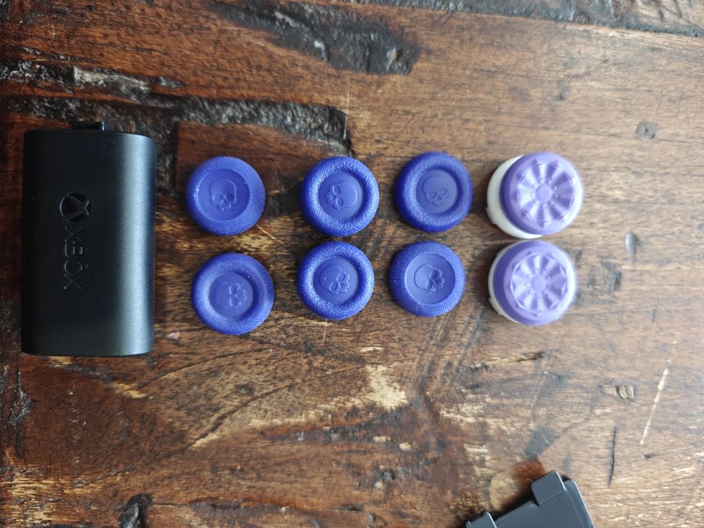 Comando xbox + bateria + kontrolfreeks + skull & co