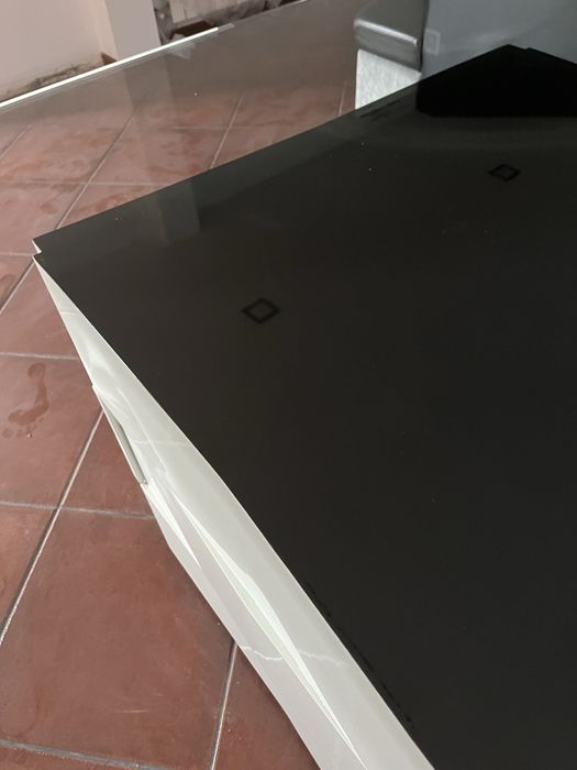 Mesa de jantar em vidro temperado