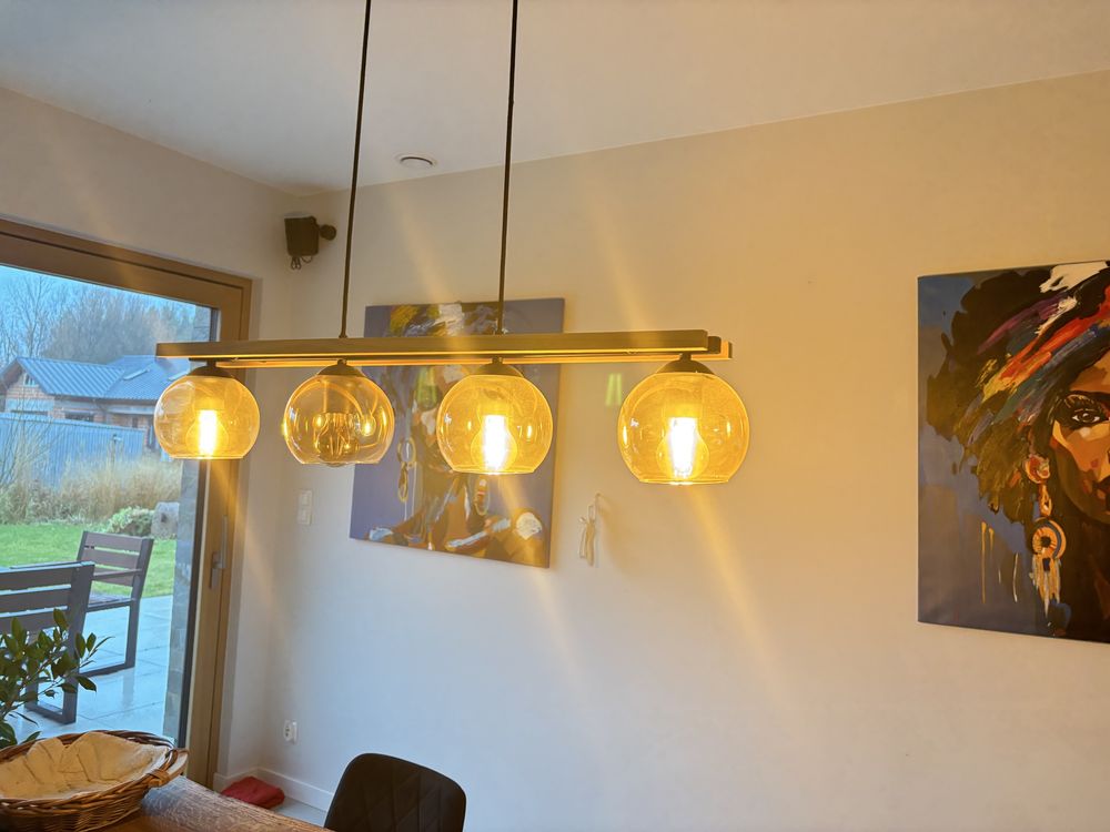 Lampa wiszaca nad stół