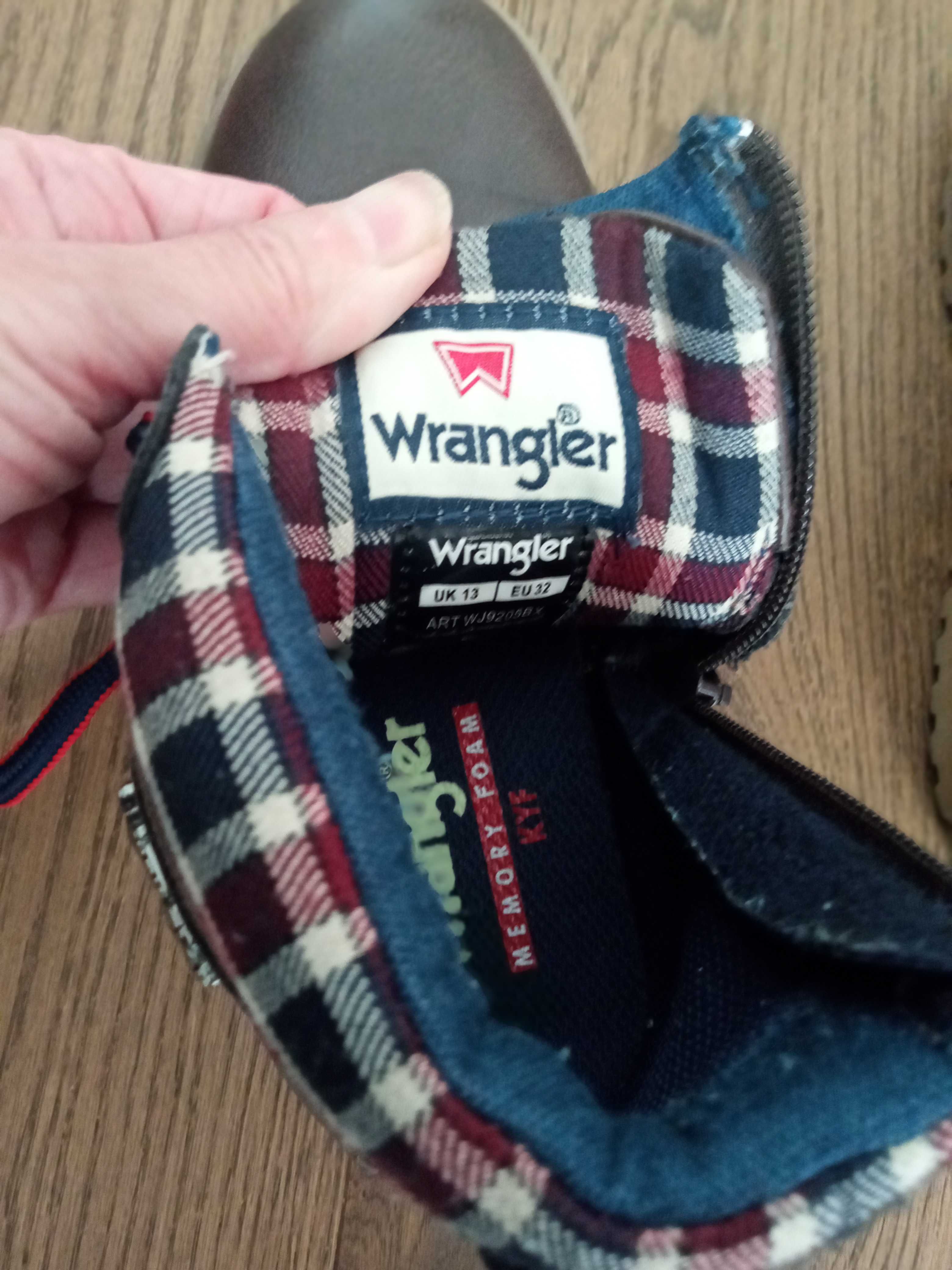 Buty ocieplane traperki dla chłopca firmy WRANGLER rozmiar 32