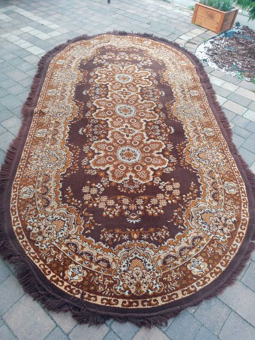 Dywan owalny we wzory