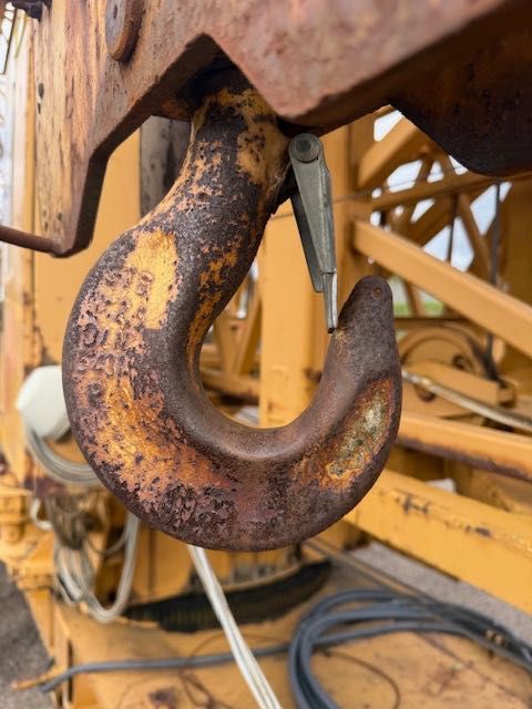 Żuraw wieżowy samowznoszący Liebherr 33 K na części