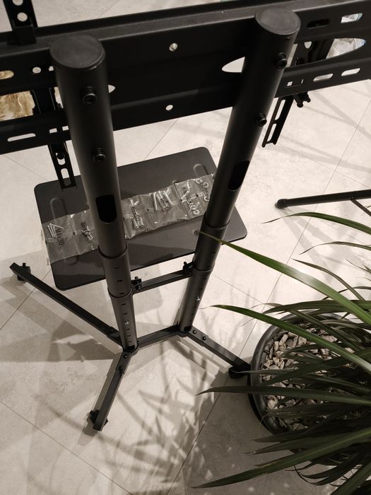 Mobilny stojak na telewizor do 60kg BONTEC FN411