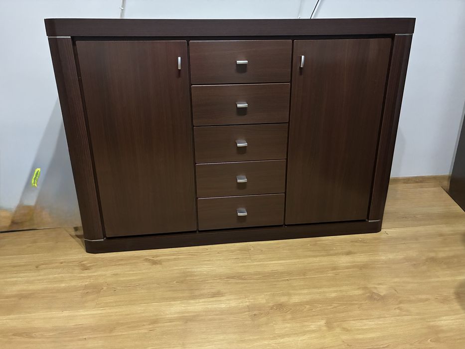 Sprzedam dwie komody i witryne