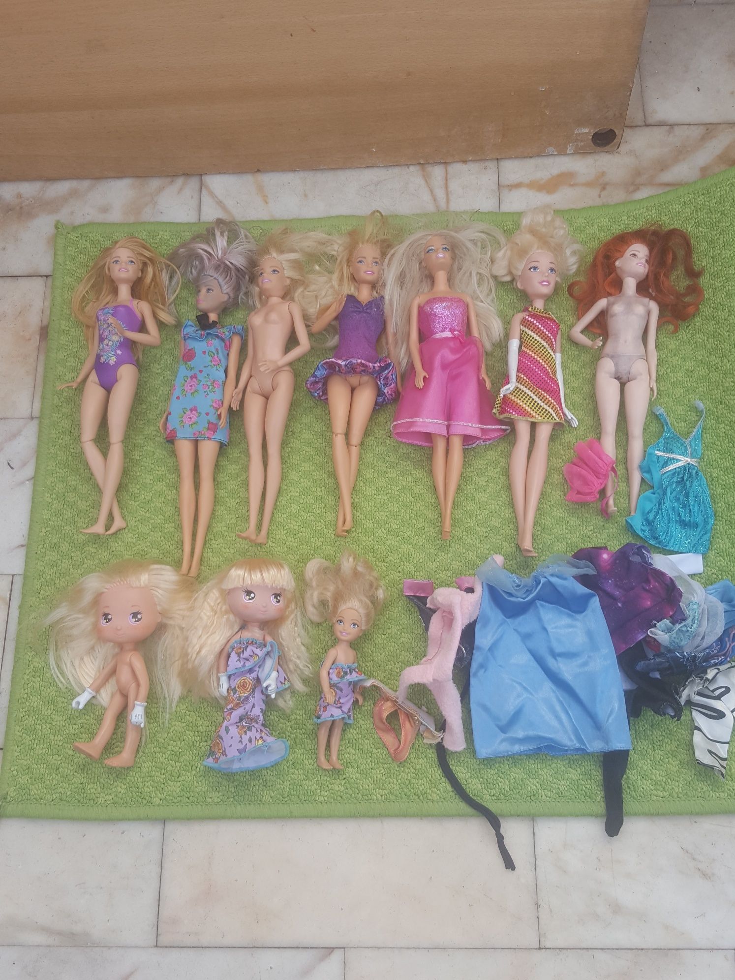 Conjunto  bonecas  Barbie  para crianças