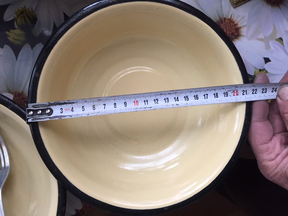 Миски емалировані  великі і менші