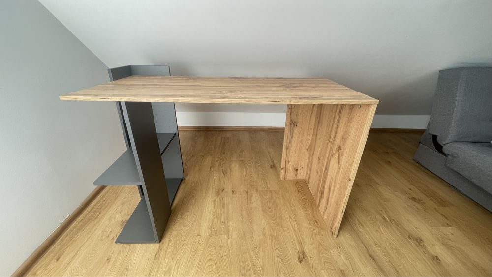 Biurko BRW młodzieżowe komputerowe biurowe z półkami