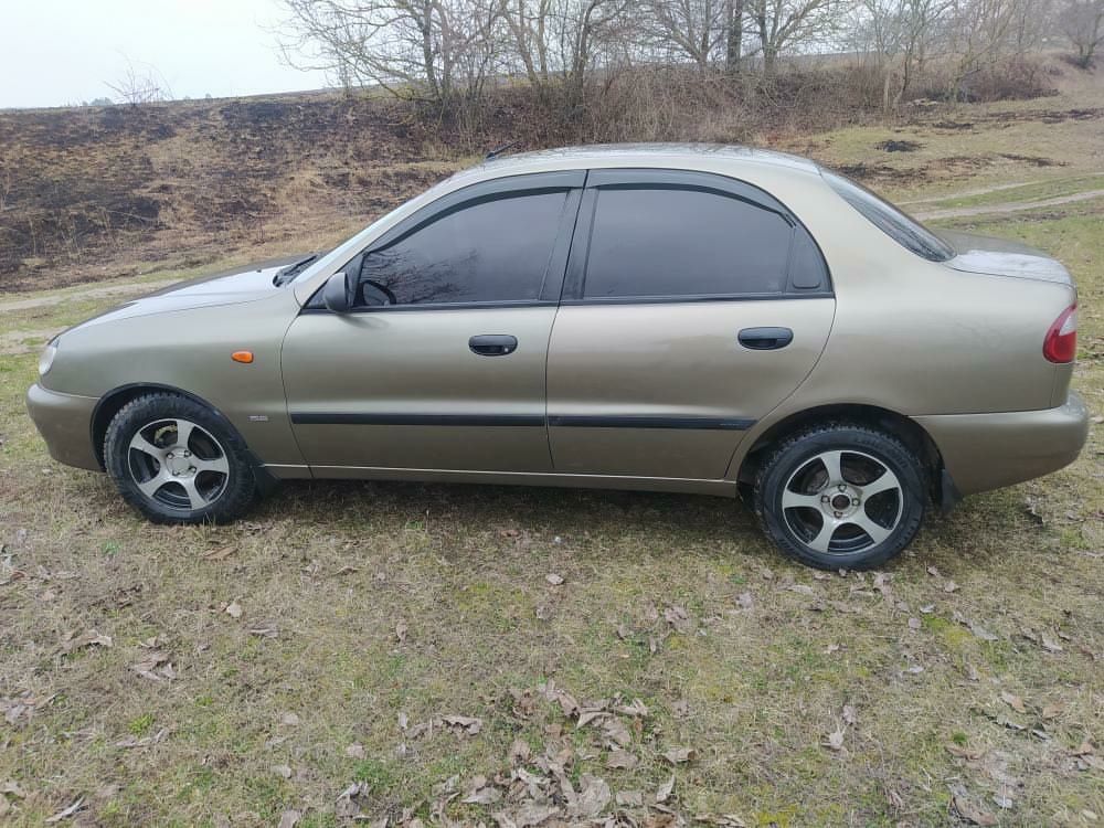 Продам свій автомобіль 2500$