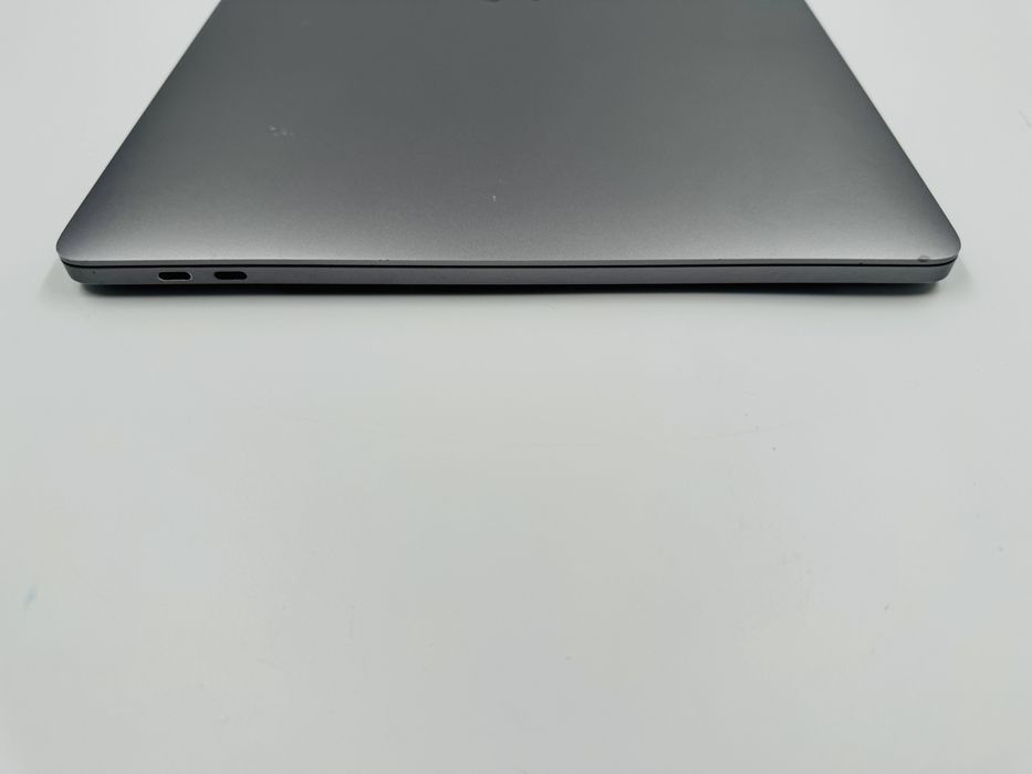 Apple MacBook Pro 15 2018 i7 32GB RAM 2TB SSD AMD 4GB IL5249
