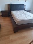 Mobília completa de quarto em madeira maciça