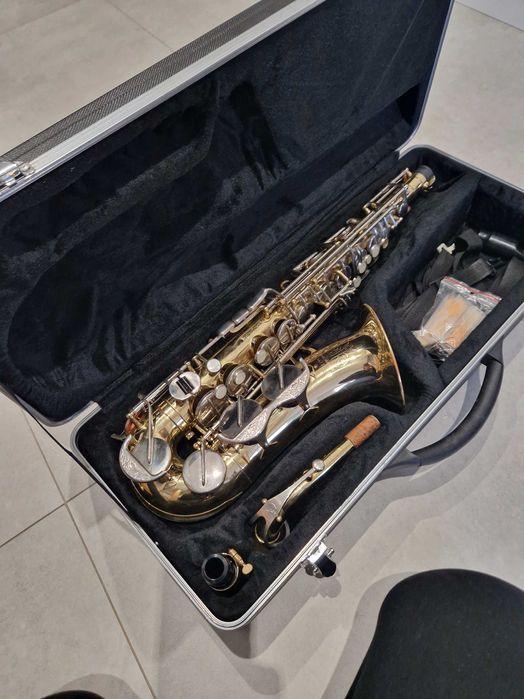 Saksofon altowy AMATI + 2 x ustnik .. ( BDB )