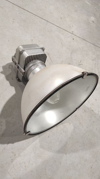 Luzes/campânulas industriais