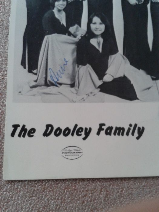 Автограф The Dooley Family-70-е -80-е годы Англия. Есть еще три.