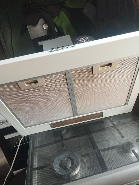 Продам витяжку білу