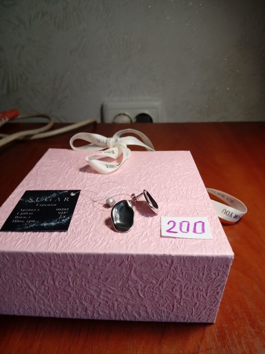 Подарйте срібні сережки жінкам 925 пр