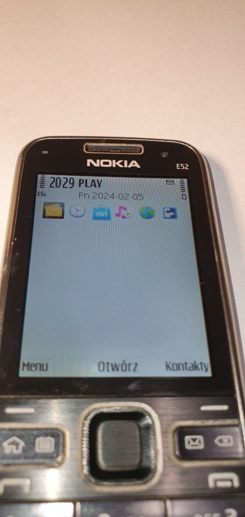 Nokia  E52    Czarna