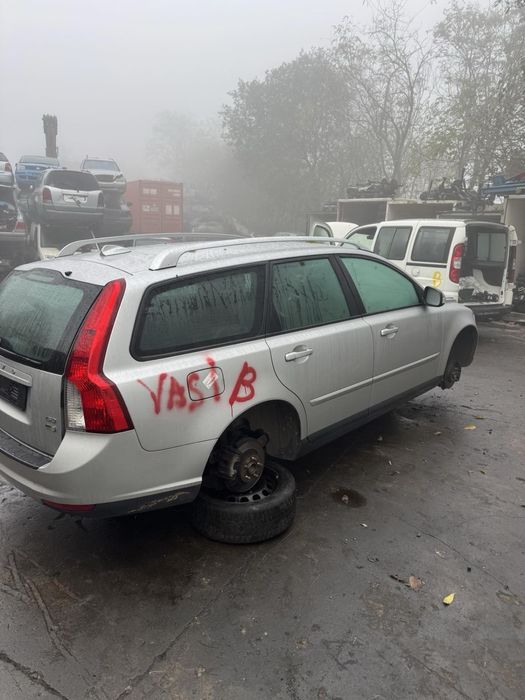 Крило Volvo v50 Розборка Вольво в50