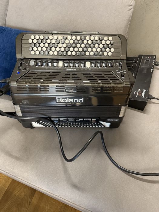 Akordeon guzikowy  Roland Fr5b