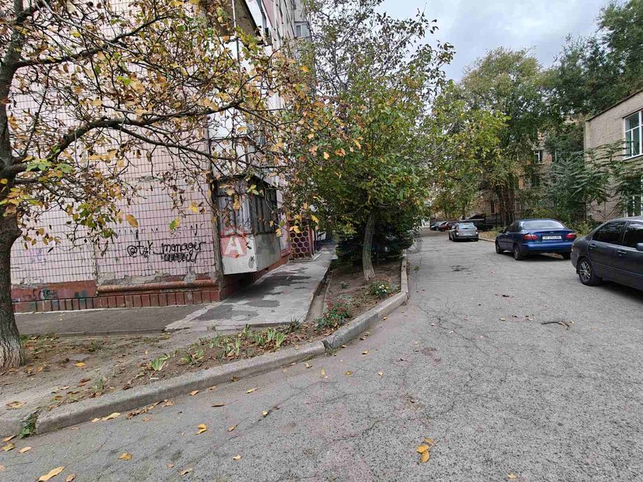 Продаж 1 к кв у Шевченківському рні. Вул.Виробнича,13А. Середн пов.