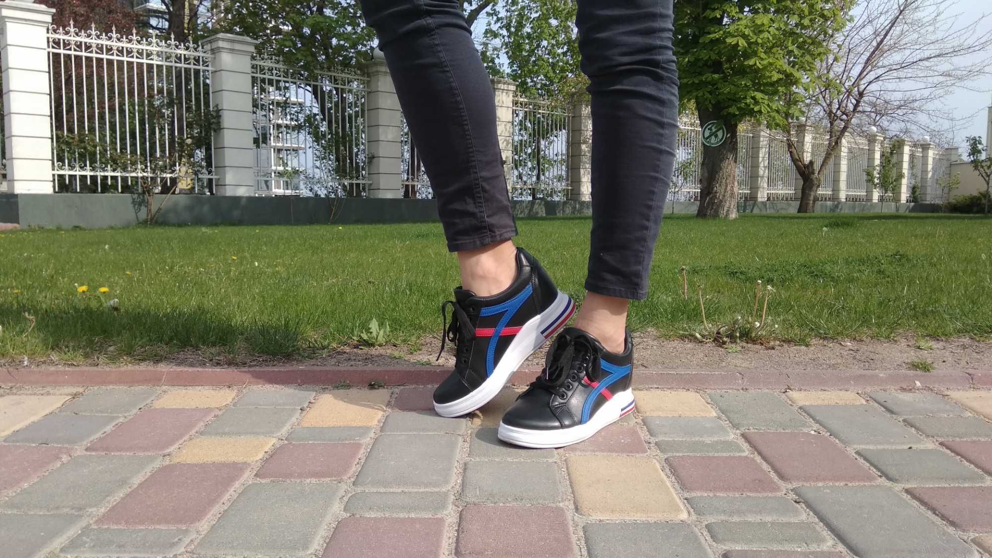 Сникерсы на скрытой танкетке (кеды, кроссовки). Полноразмерные.