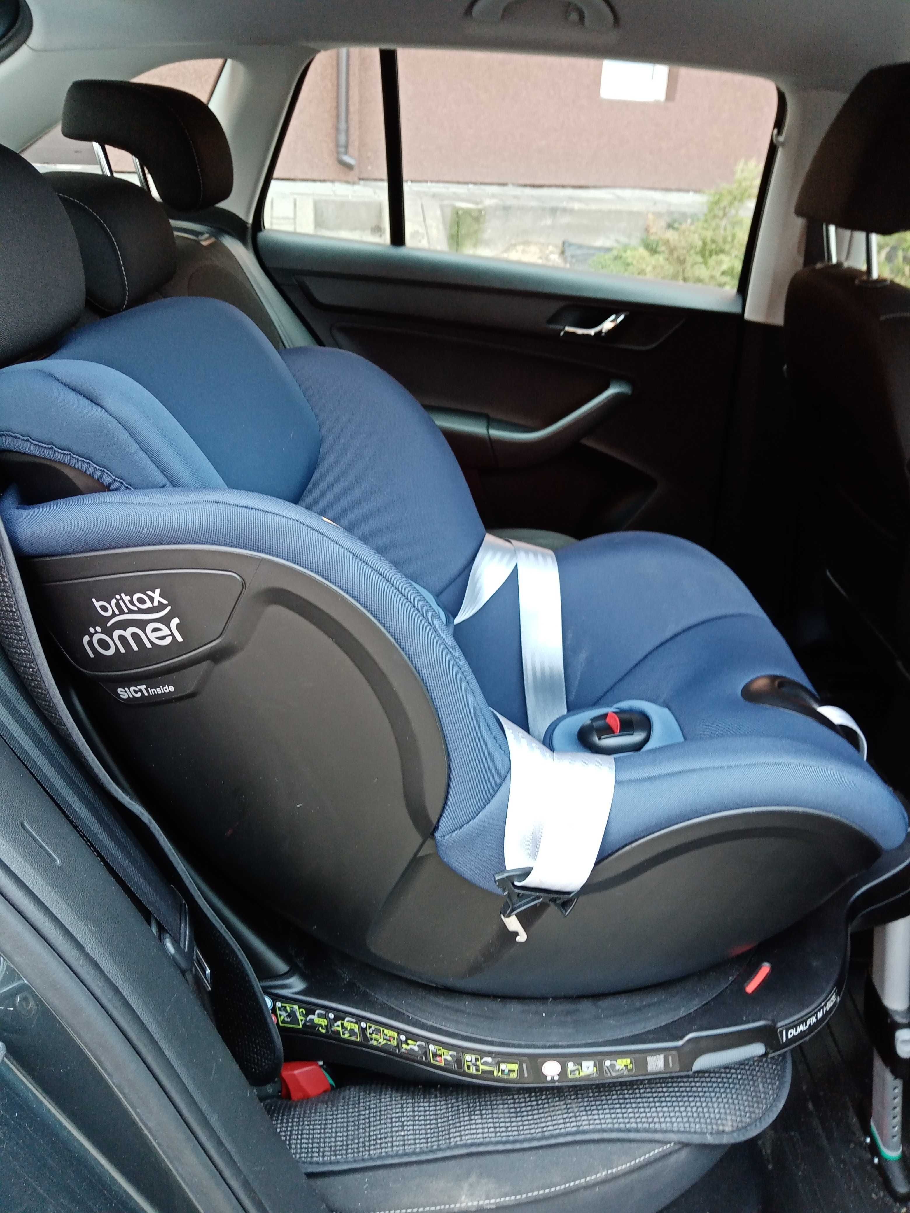 Fotelik Britax Romer Dualfix i Size + gratis