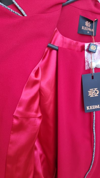 Костюм червоного кольору розмір 38 новий