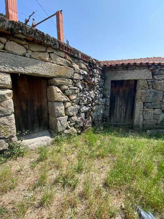 Vendo casa com cerca de 100 metros quadrados ou mais, em vade de cunho