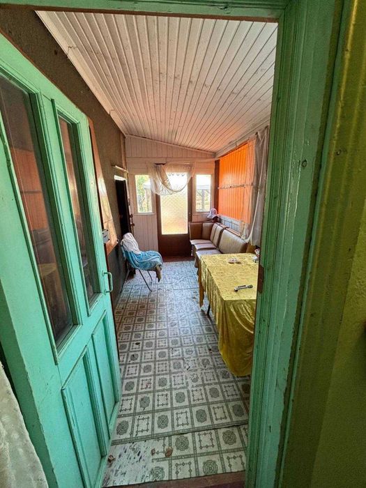 Біля будинку затишна бесідка, де  можна смажити шашлик .Лезнево.