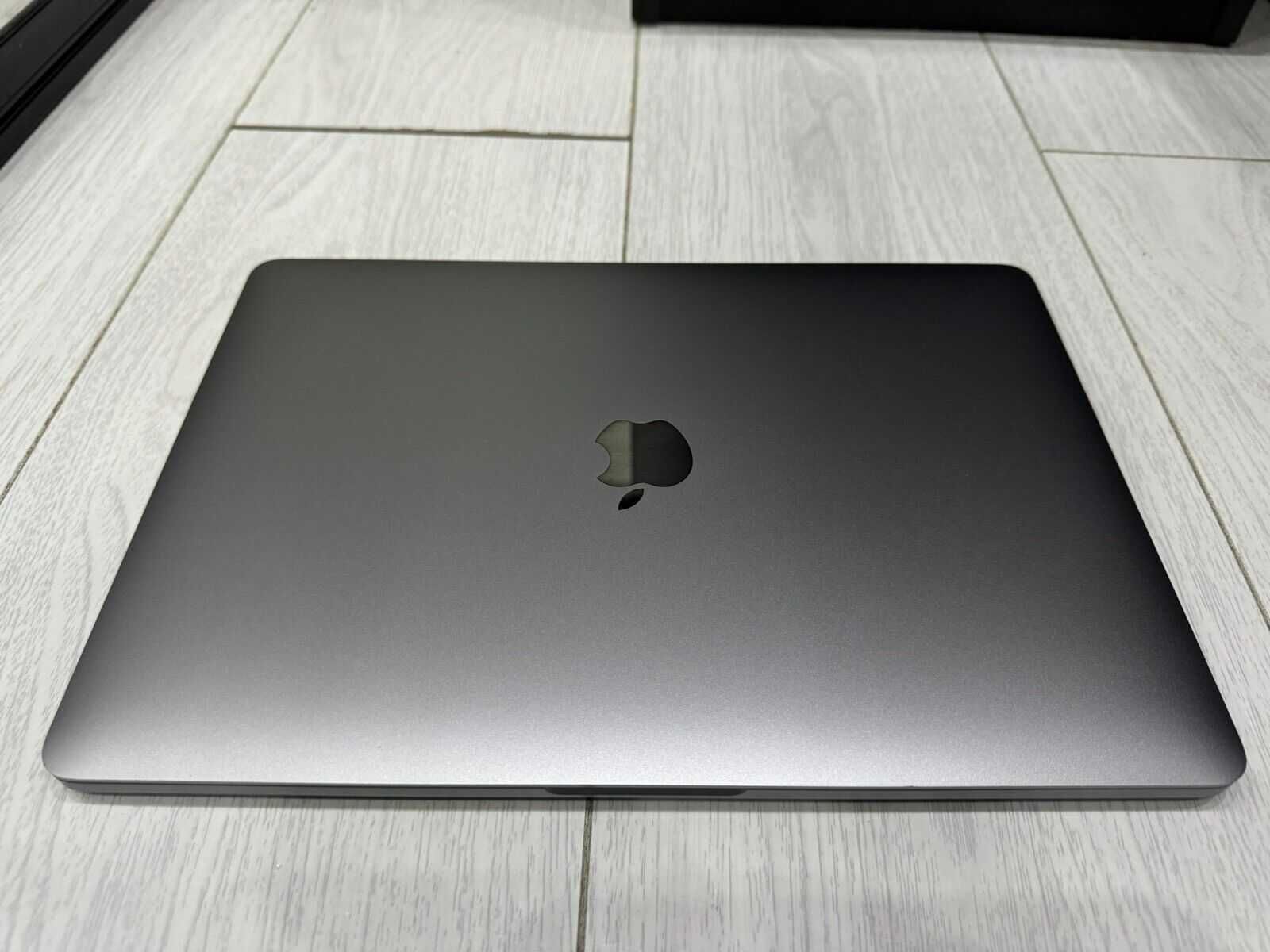 MacBook Pro 13 2020 M1 16/256GB Space/Silver 93 ц. Гарантія $1000