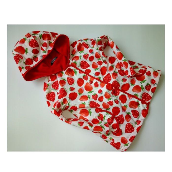 Дощовик підійде для дівчинки 4-6 років. стан нової речі. на флісі.