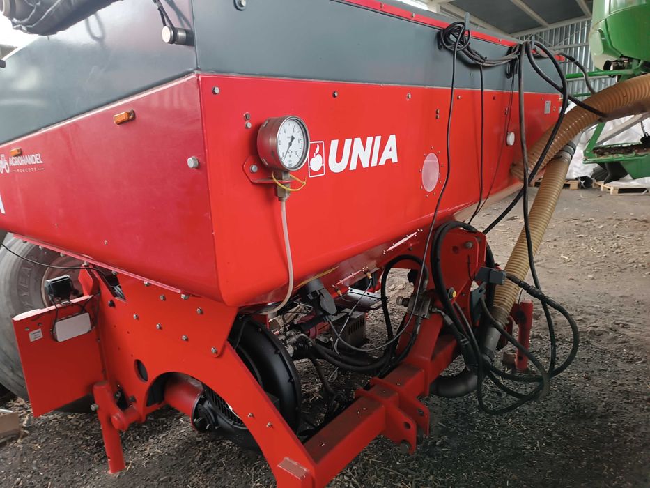 Przedni zbiornik do nawozu Unia  USF 1600