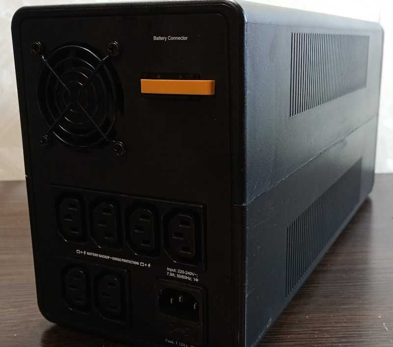 Блок безперебійного живлення APC 900W (BVX1600LI-GR)