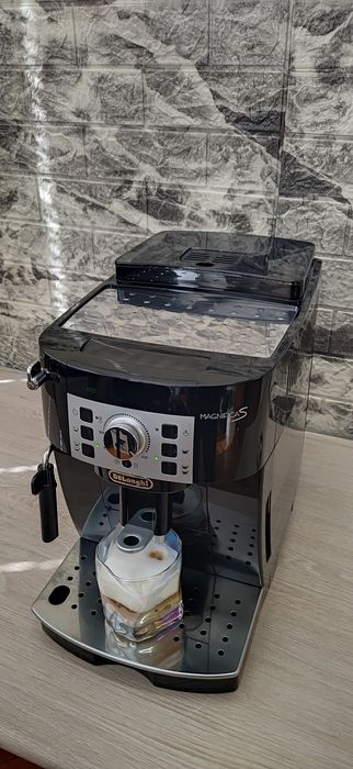 Кавомашина/кавоварка Delonghi Magnifica s, ecam 22.110