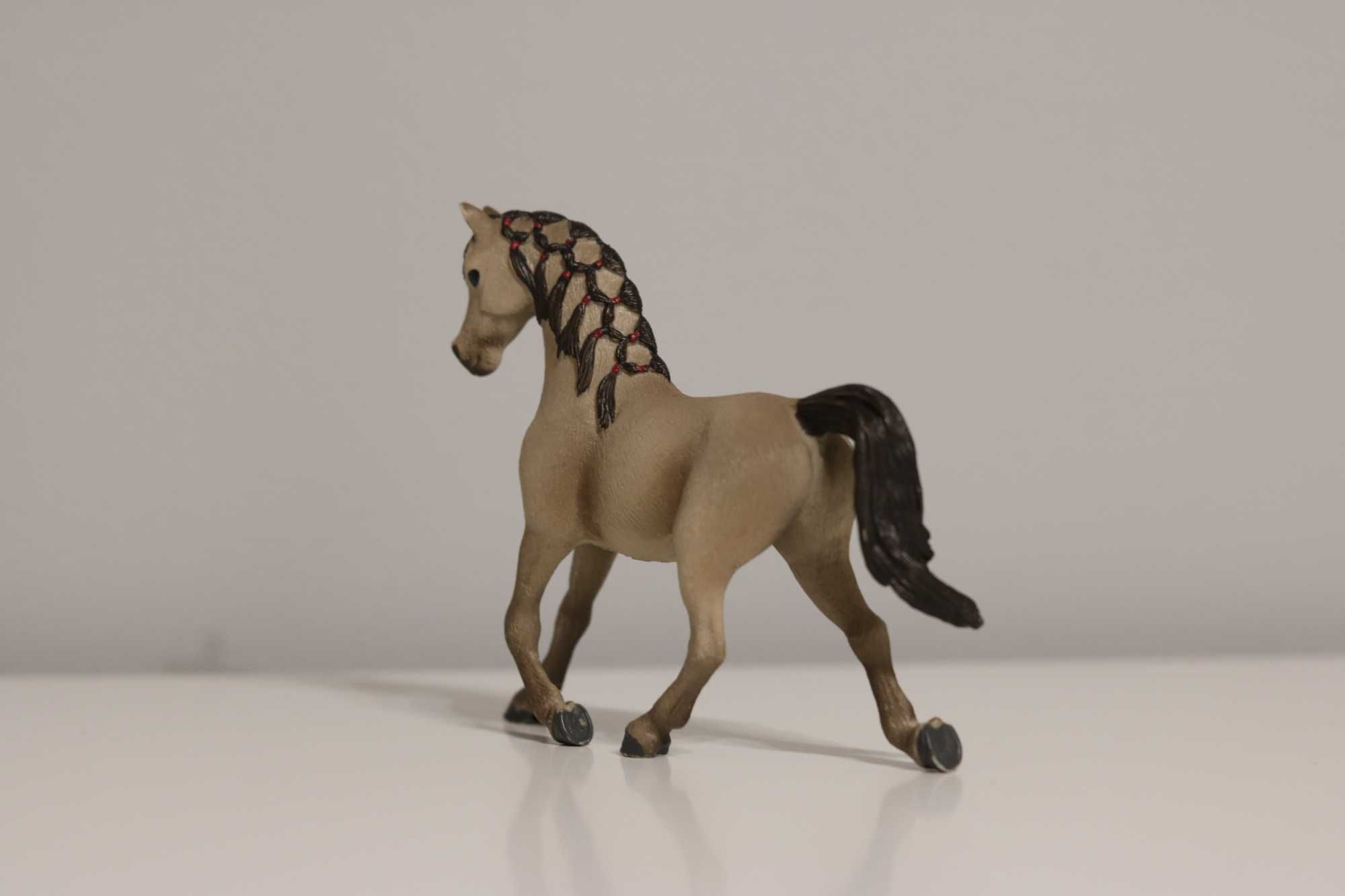 SCHLEICH EXCLUSIVE klacz arabska koń arabski 72154