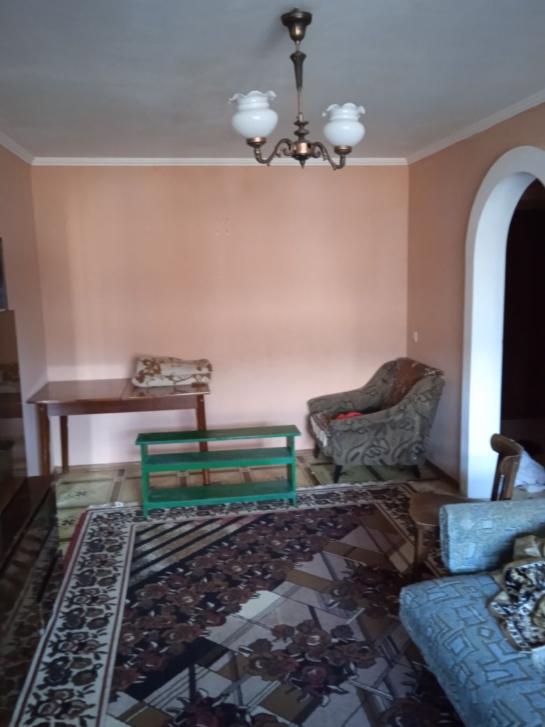 Продам 2 кімнатну квартиру в центрі міста.Вся інформація по телефону