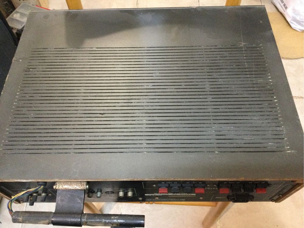 Amplificador e leitor de cassetes akai