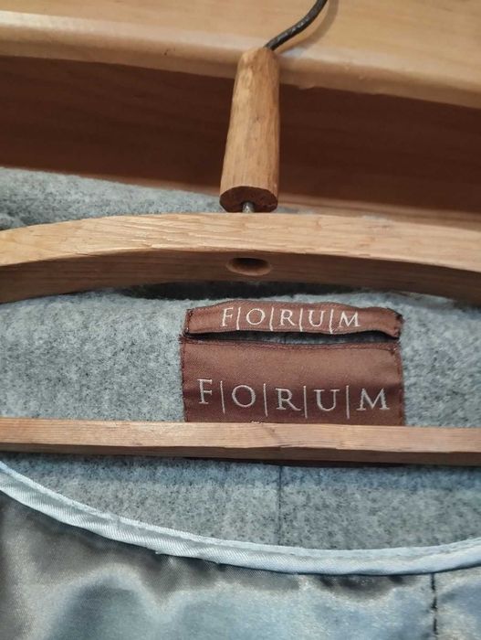 Продам женское пальто светлое  демисезонное