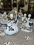Zestaw figurek porcelanowych granat i złoto