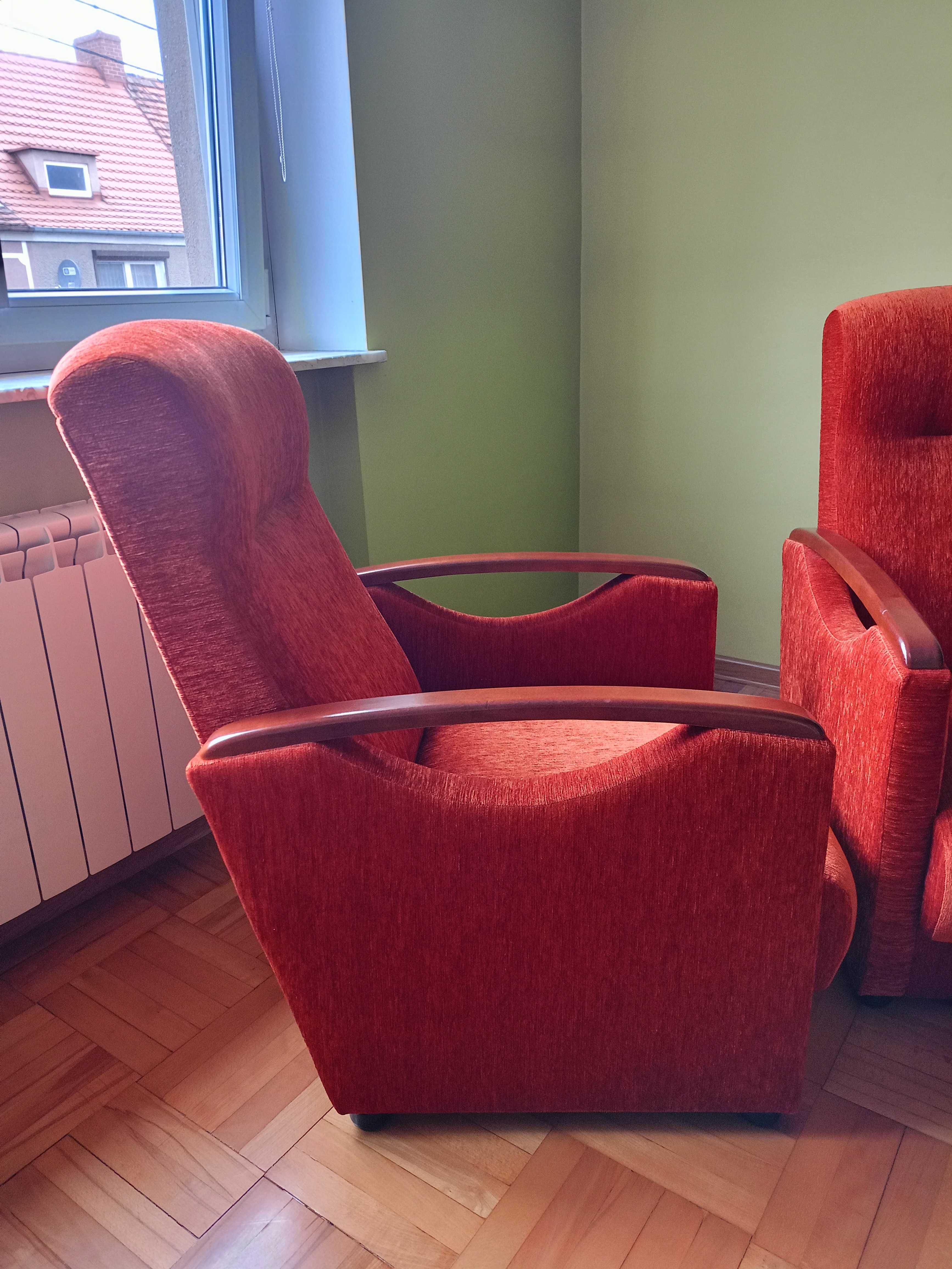 Dwa fotele wypoczynkowe