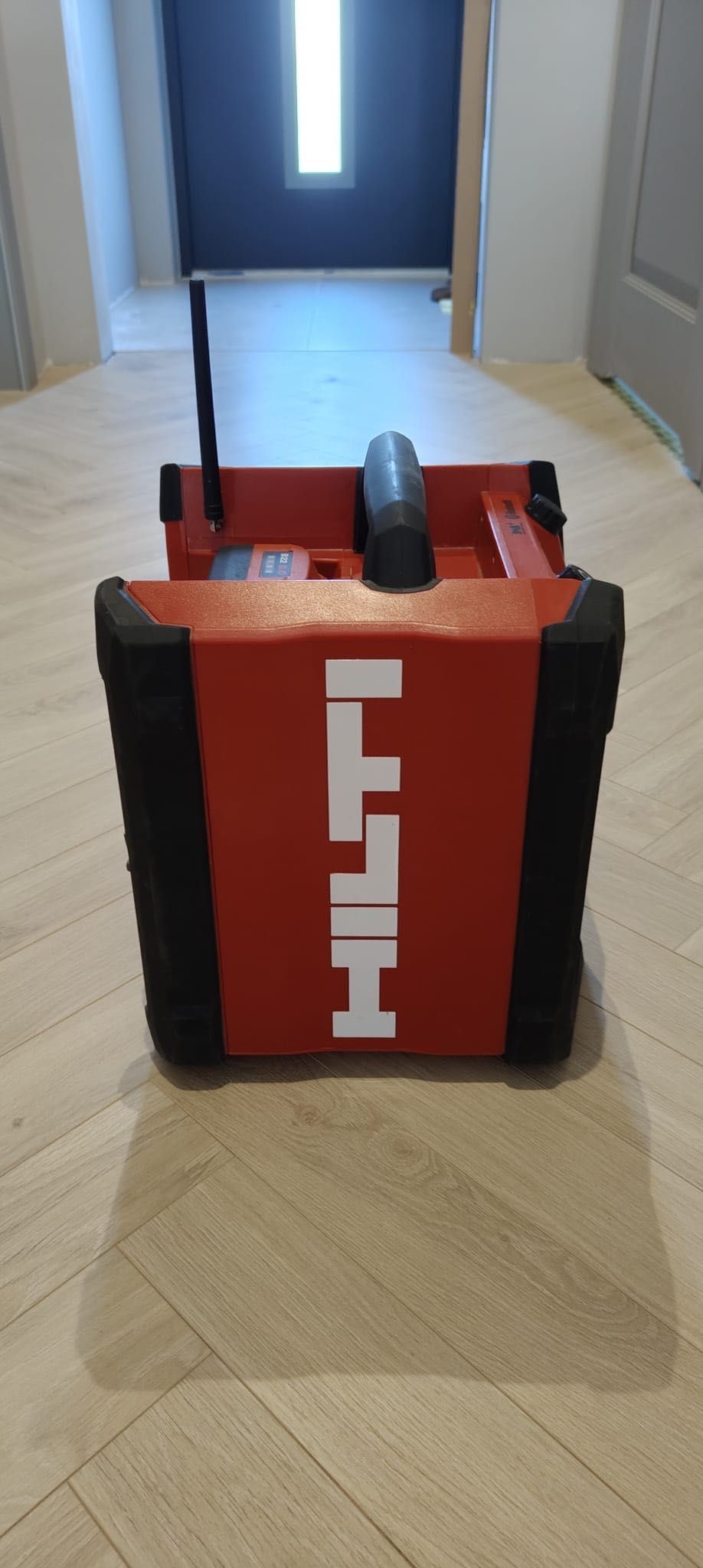 Radio budowlane HILTI RC 4/36 - DAB - NFC BLUETOOTH Z BATERIĄ  CPC 8.0