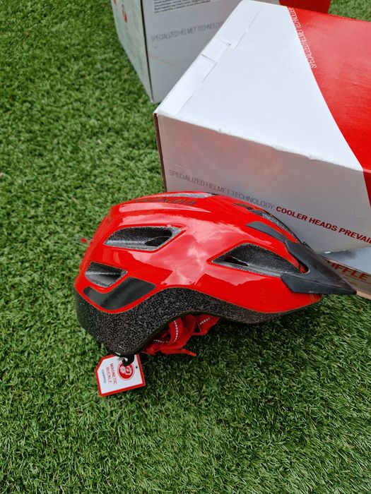 Kask rowerowy młodzieżowy Specialized Shuffle Youth LED czerwony
