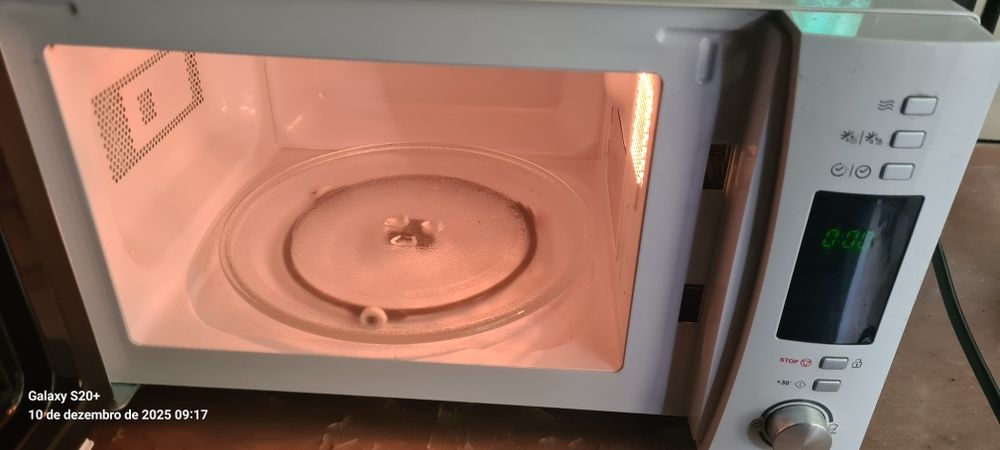 Microondas a funcionar bem