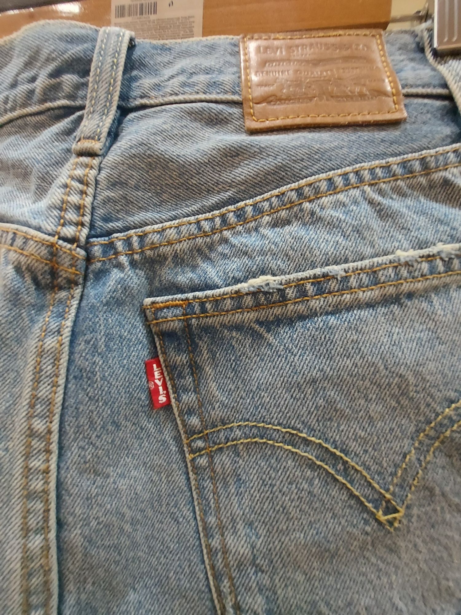 Продам джинсовую мини юбку Levi's.  Оригинал