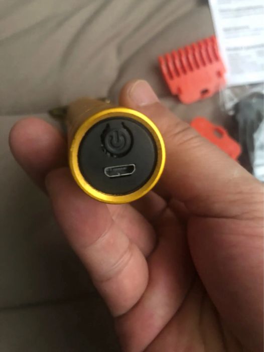 Máquina de Cortar Cabelo e Barba