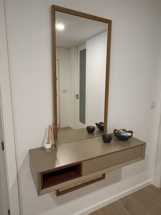 Consola com espelho